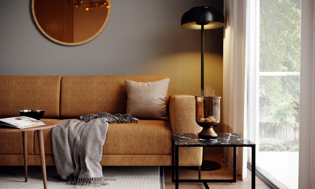 Ein Wohnzimmer, das mit einem Sofa, Kissen, einer Decke, einer Lampe und einem Couchtisch eingerichtet ist.