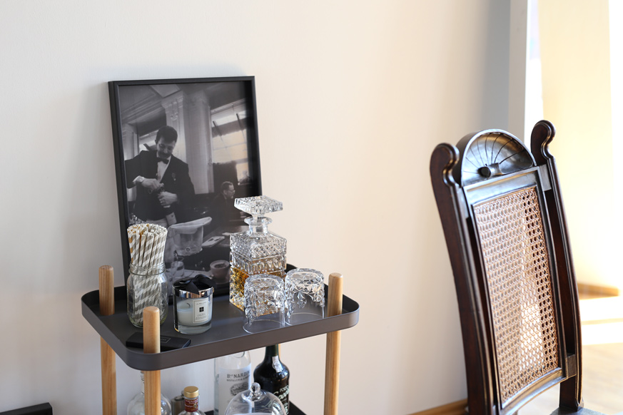 Besondere Bilder setzen dekorative Akzente im Loft von Vanessa Engelhardt