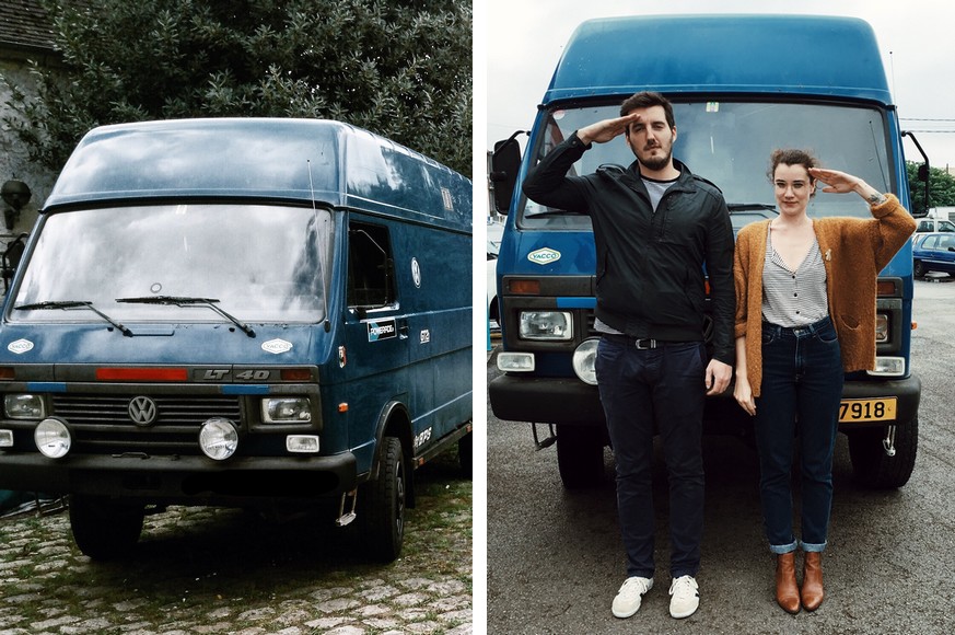 Clémence und Thomas vor einem blauen VW-Bus