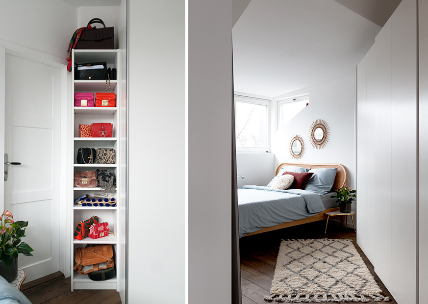 Cloudys Schlafzimmer mit Bett, Teppich und Spiegeln im Boho-Stil, einem weißen Kleiderschrank und einem Regal mit Handtaschen